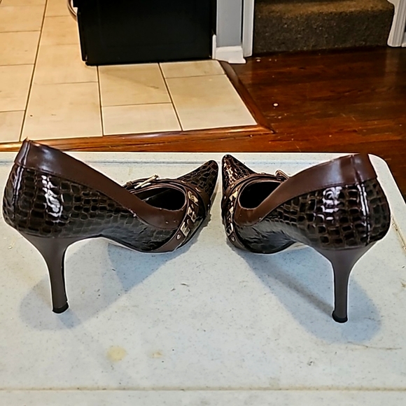 Red Circle Heels, Sz 8.5, Brown, Buckle Design Silvertone Round & Square Studs - Picture 14 of 16